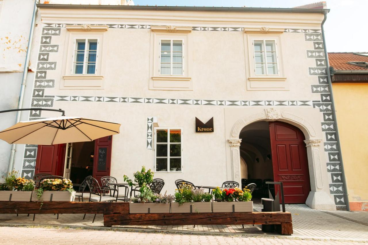 Krone Penzion Svätý Jur Exterior foto