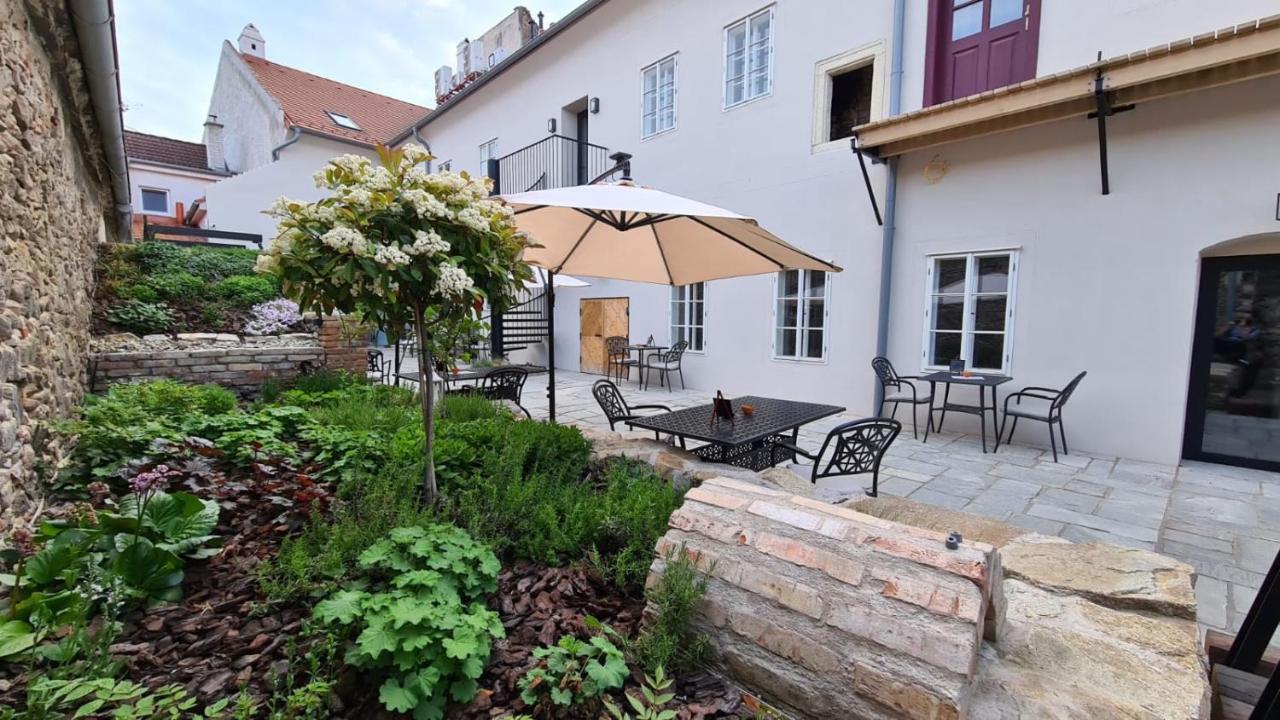 Krone Penzion Svätý Jur Exterior foto